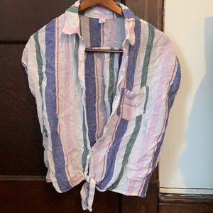 Tshirt with tie at the bottom